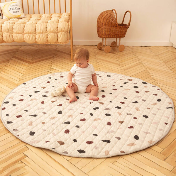 HAKUNA MATTE™ XXL Quilted Play Blanket – Terazzo